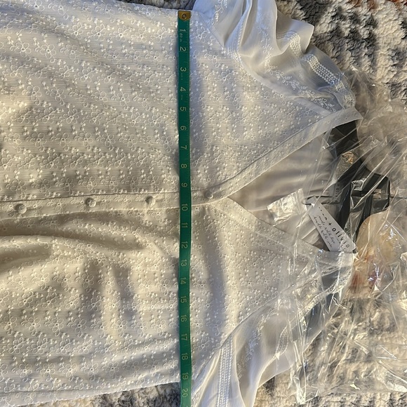 Alice Olivia LANG EMBROIDERED BUTTON DOWN BLOUSE - Picture 9 of 9